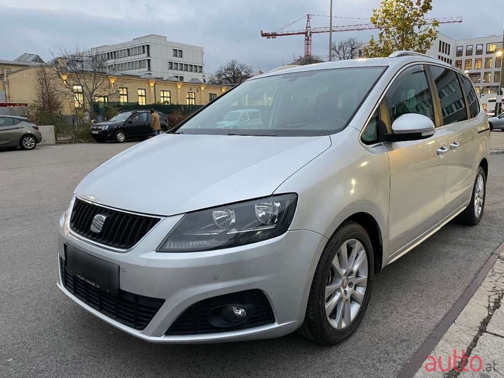 2011' SEAT Alhambra photo #3