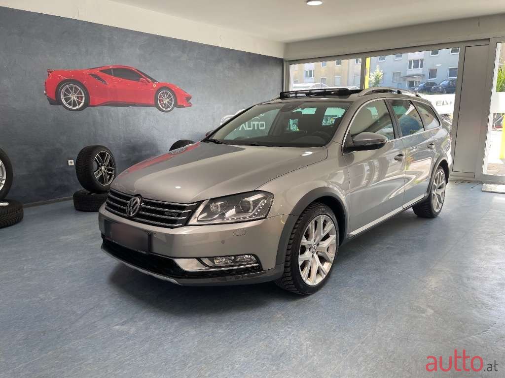 2013' Volkswagen Passat photo #3