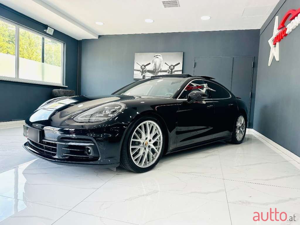2017' Porsche Panamera photo #3