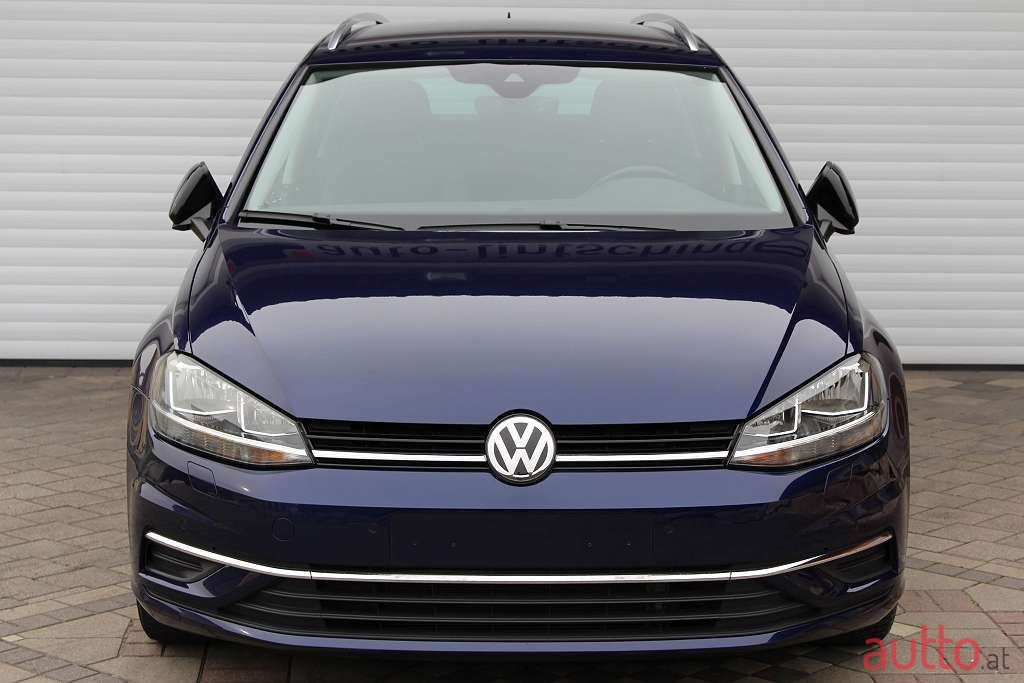 2020' Volkswagen Golf photo #2