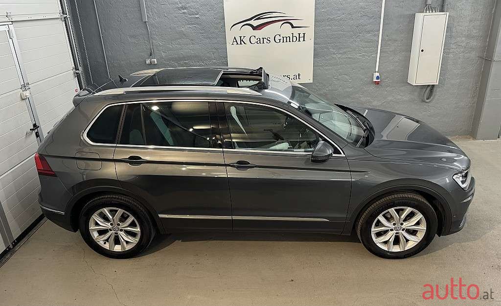 2016' Volkswagen Tiguan photo #6