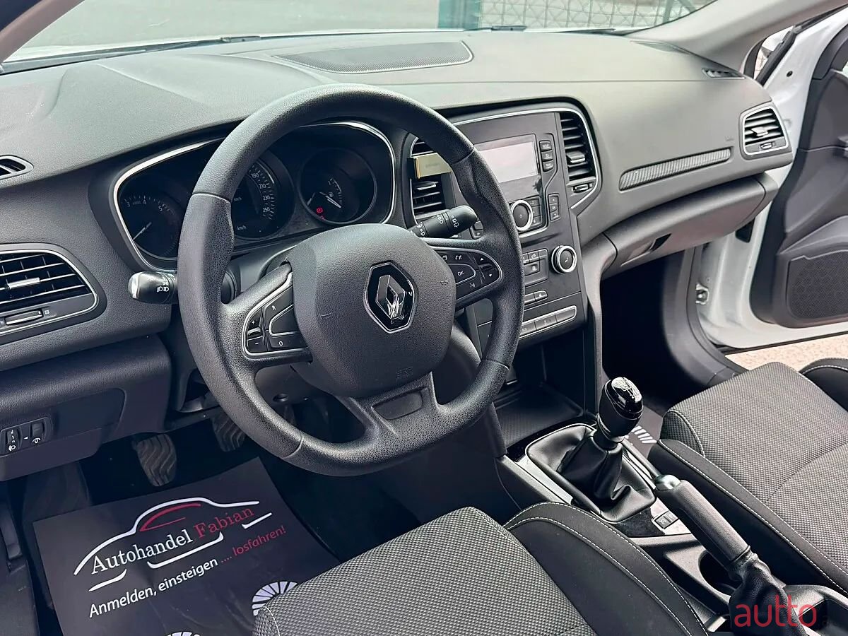 2020' Renault Megane photo #6