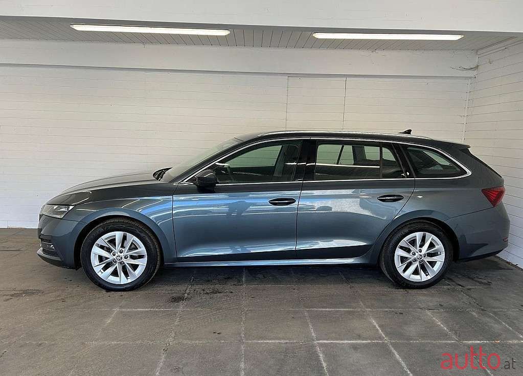 2020' Skoda Octavia photo #3