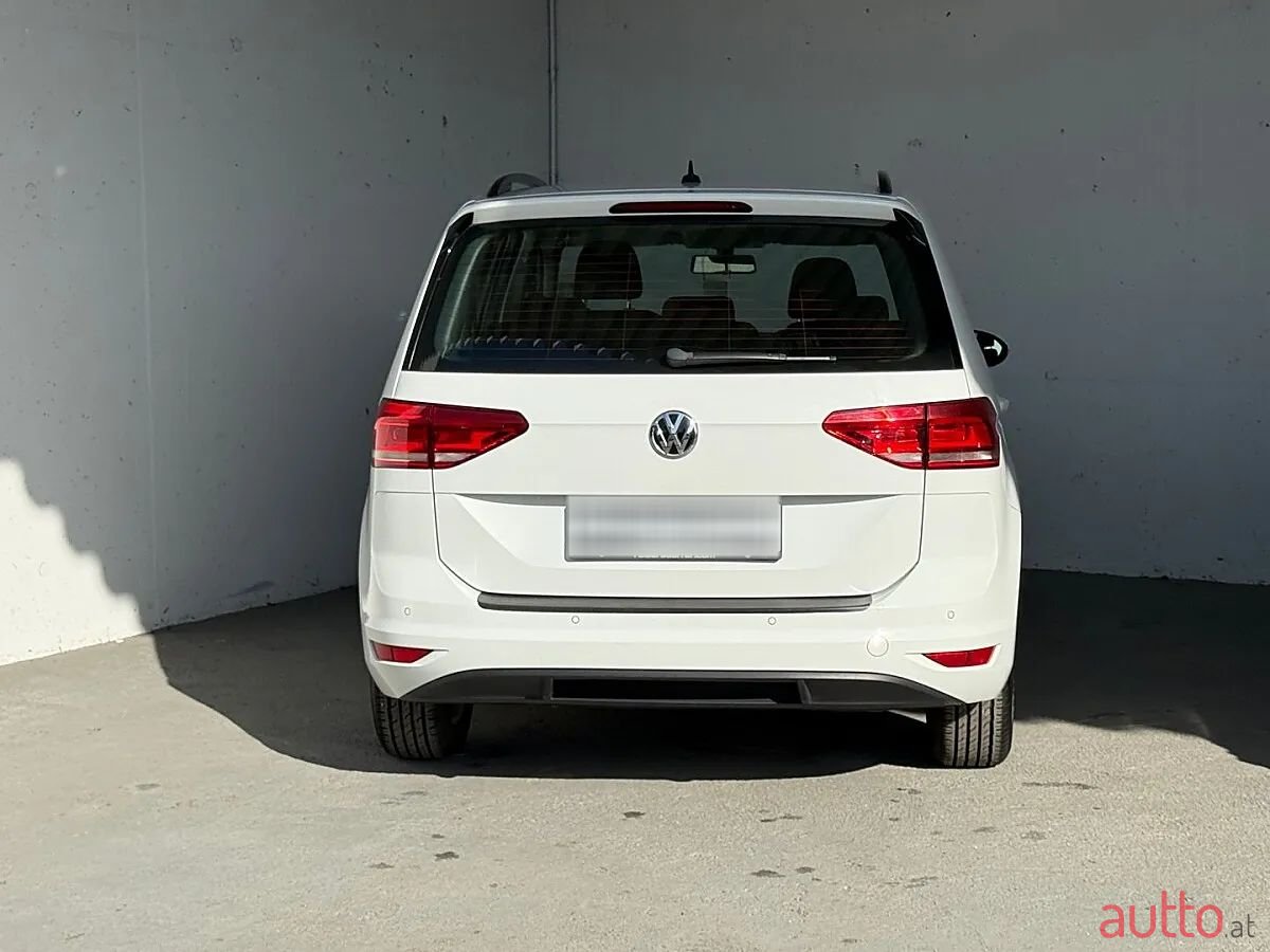 2018' Volkswagen Touran photo #4