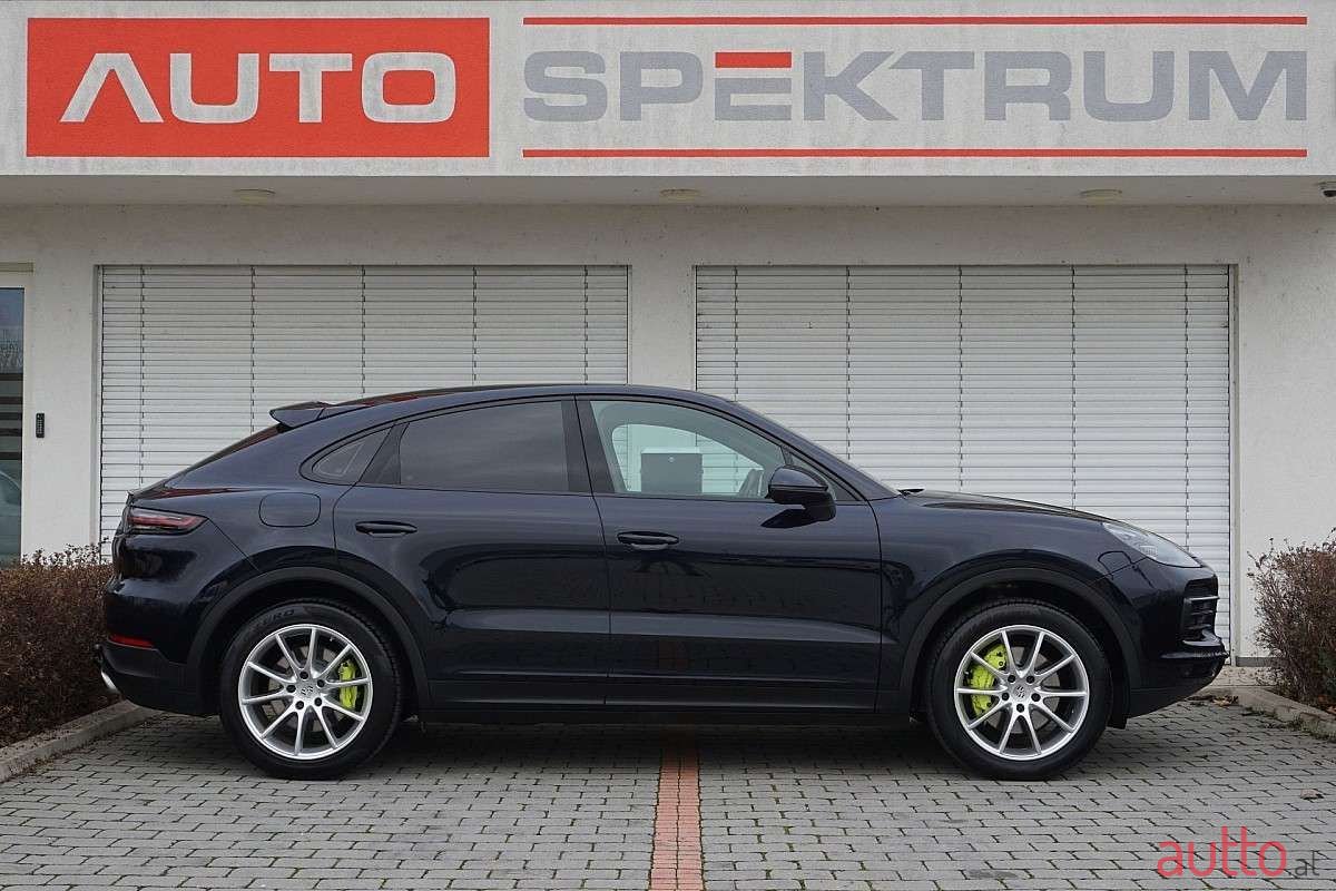 2020' Porsche Cayenne photo #6