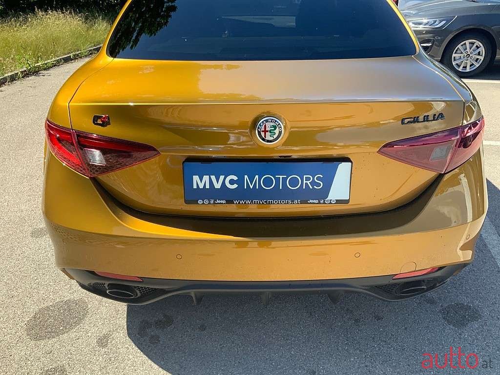 2022' Alfa Romeo Giulia photo #5