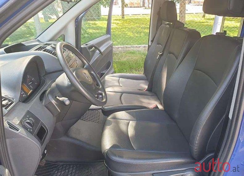 2011' Mercedes-Benz Vito photo #2