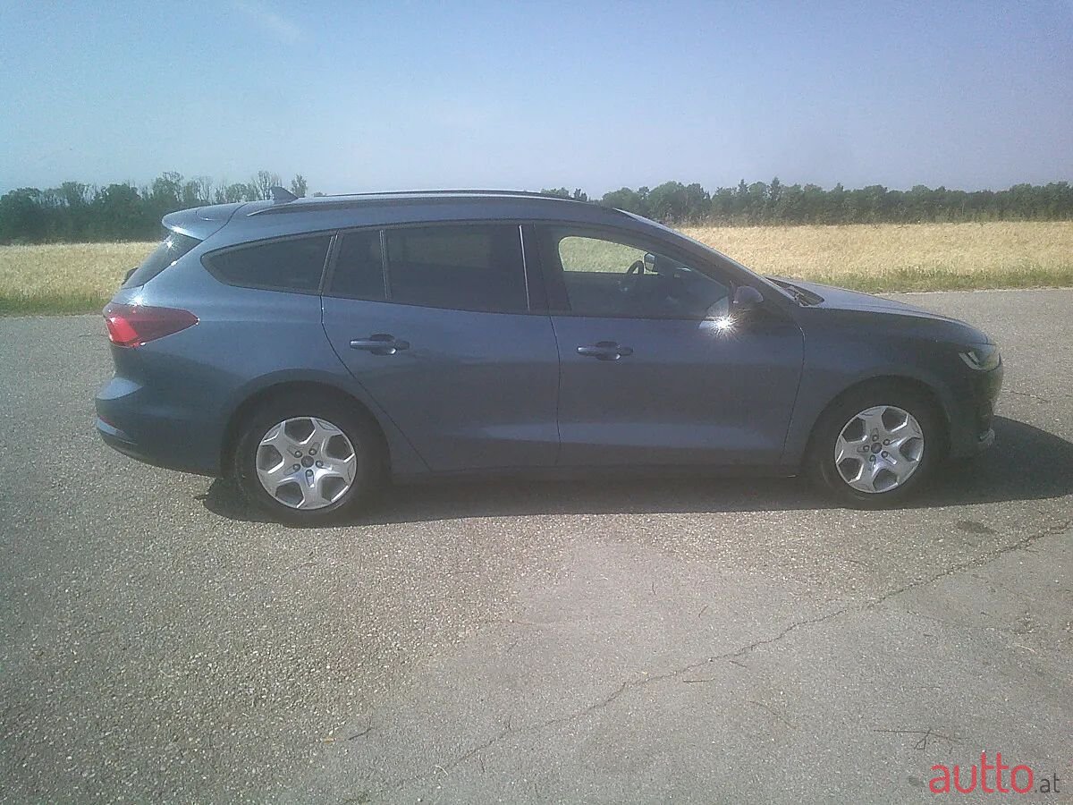 2022' Ford Focus photo #1