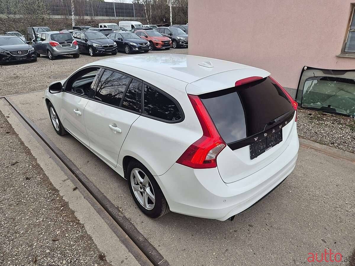 2016' Volvo V60 photo #5