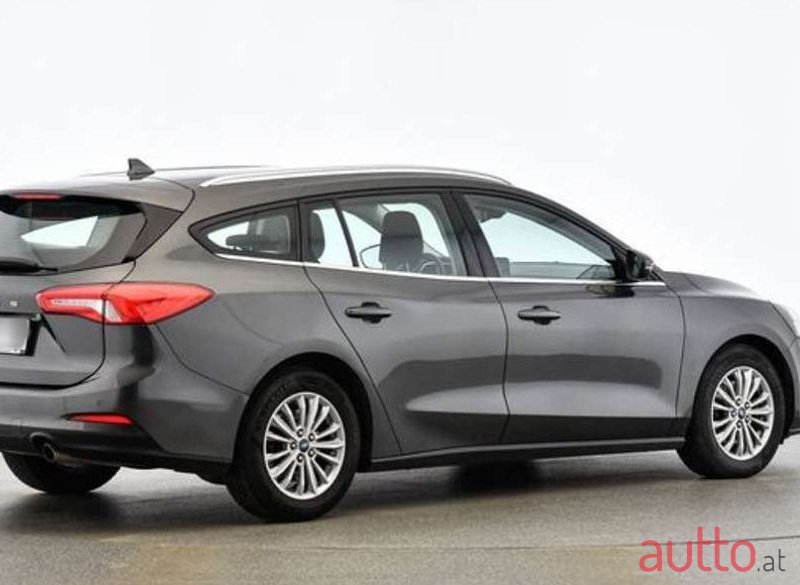 2022' Ford Focus photo #2