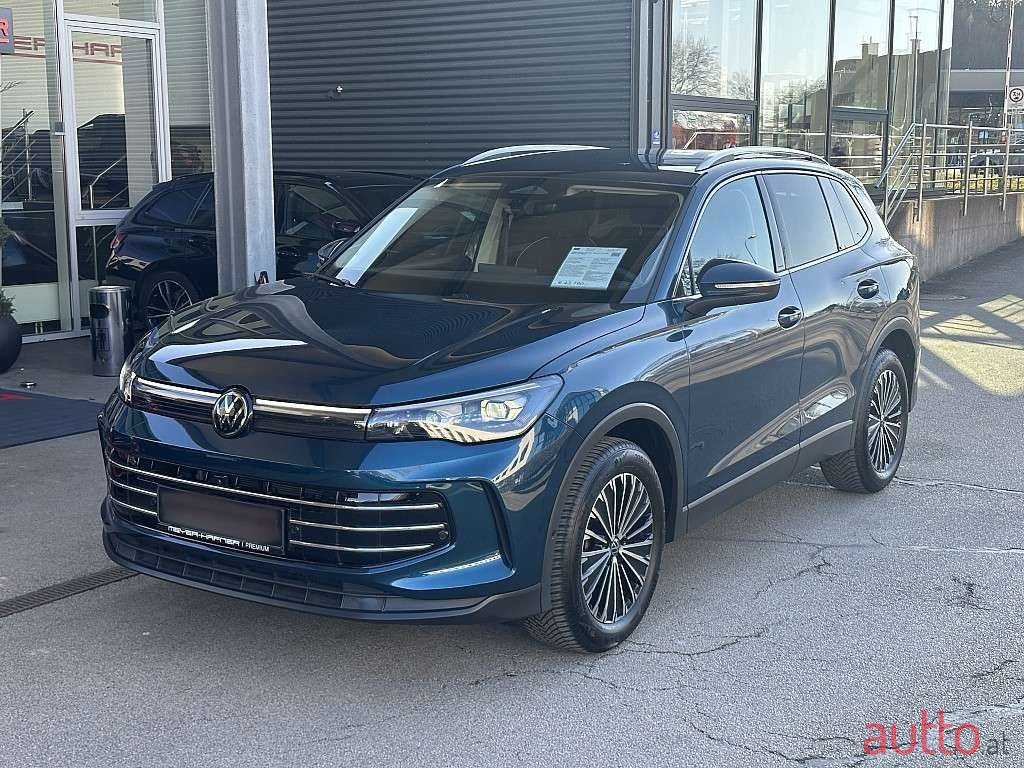 2024' Volkswagen Tiguan photo #1