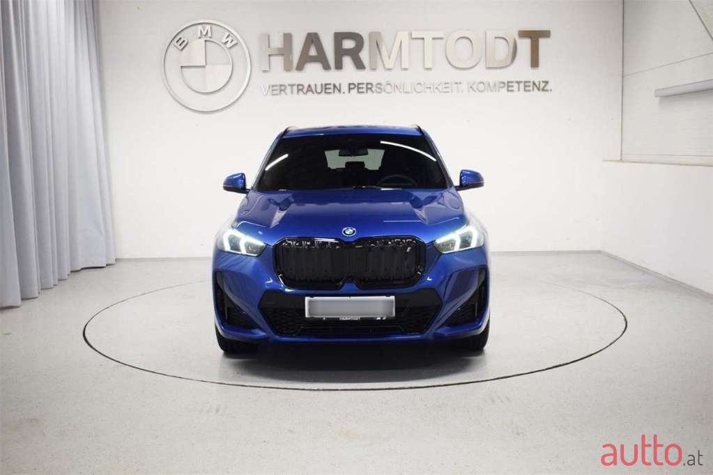 2023' BMW iX1 photo #5