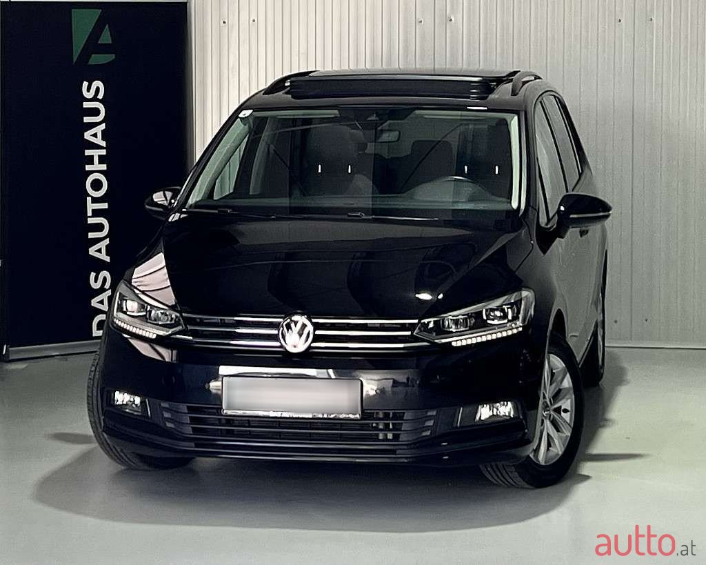 2019' Volkswagen Touran photo #1