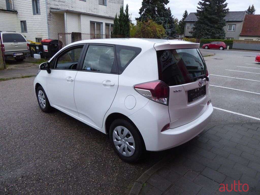 2016' Toyota Verso photo #3