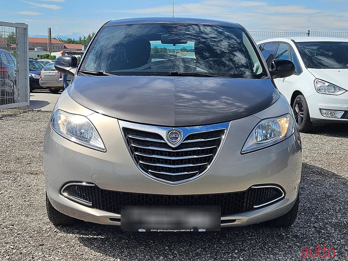 2012' Lancia Ypsilon photo #2