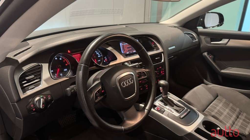 2011' Audi A5 photo #5