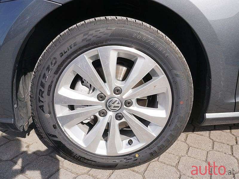 2018' Volkswagen Golf photo #5