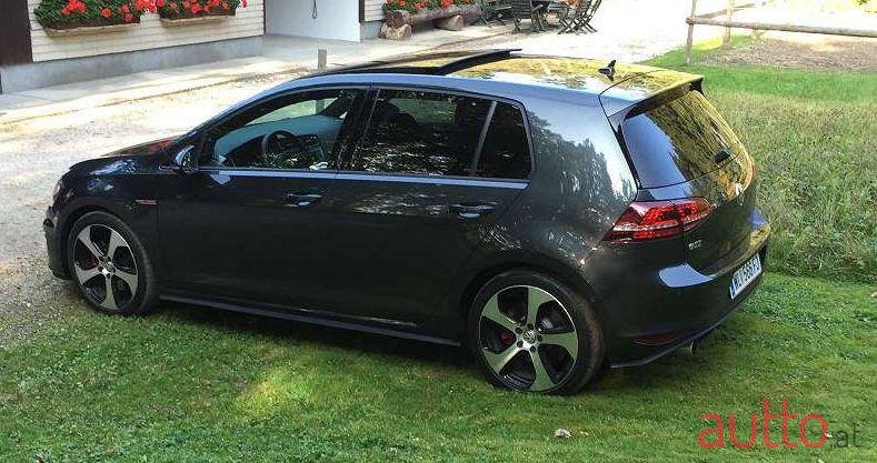 2015' Volkswagen Golf photo #2