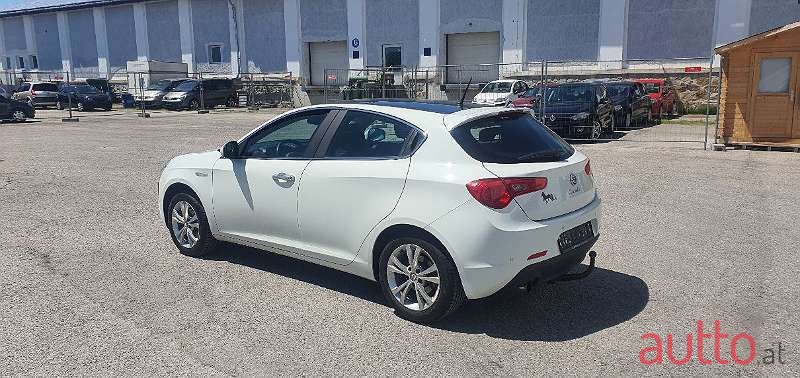 2010' Alfa Romeo Giulietta photo #4