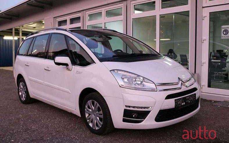 2011' Citroen C4 Picasso photo #1