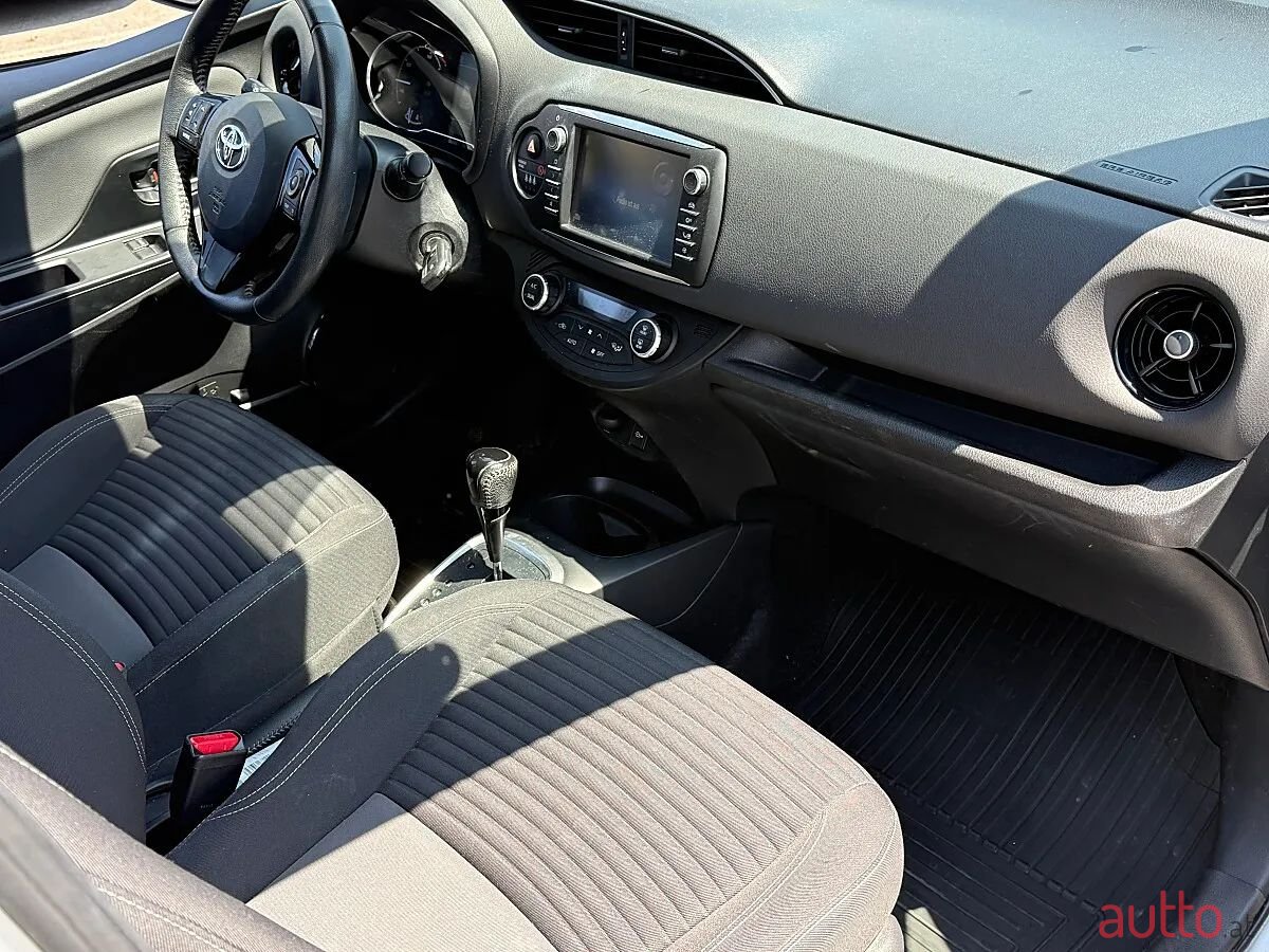 2018' Toyota Yaris photo #5