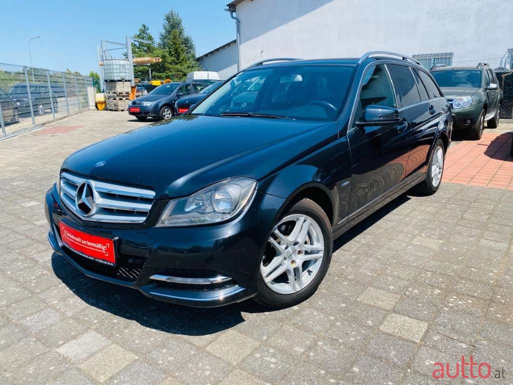 2012' Mercedes-Benz C-Klasse photo #2