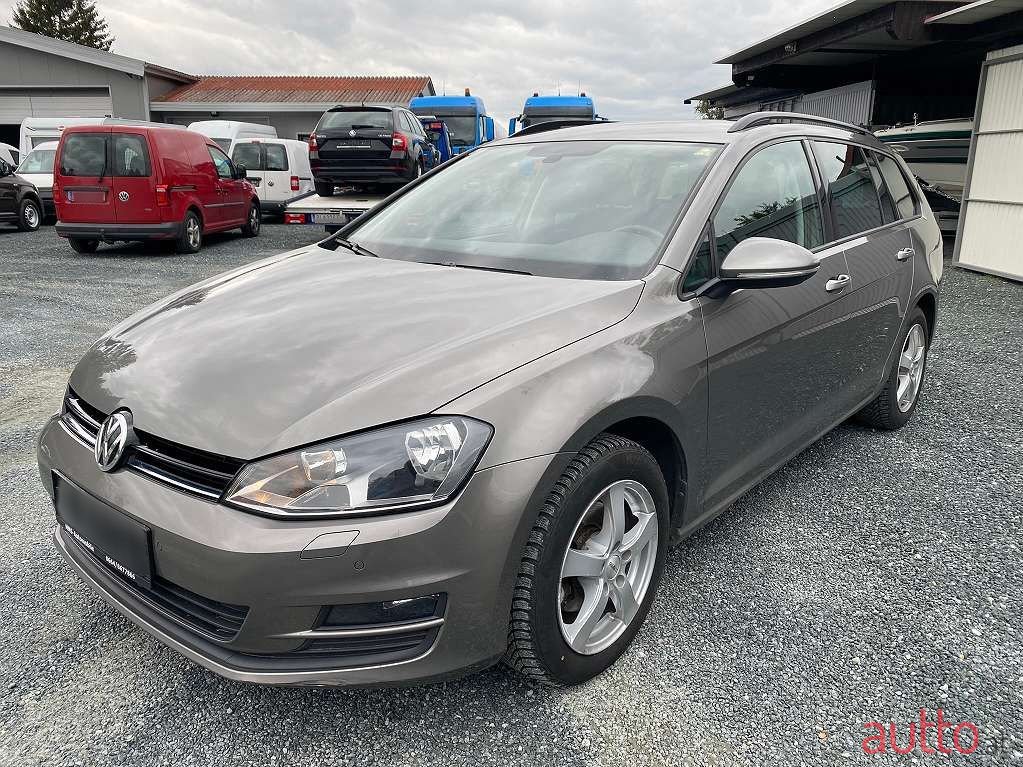 2017' Volkswagen Golf photo #3