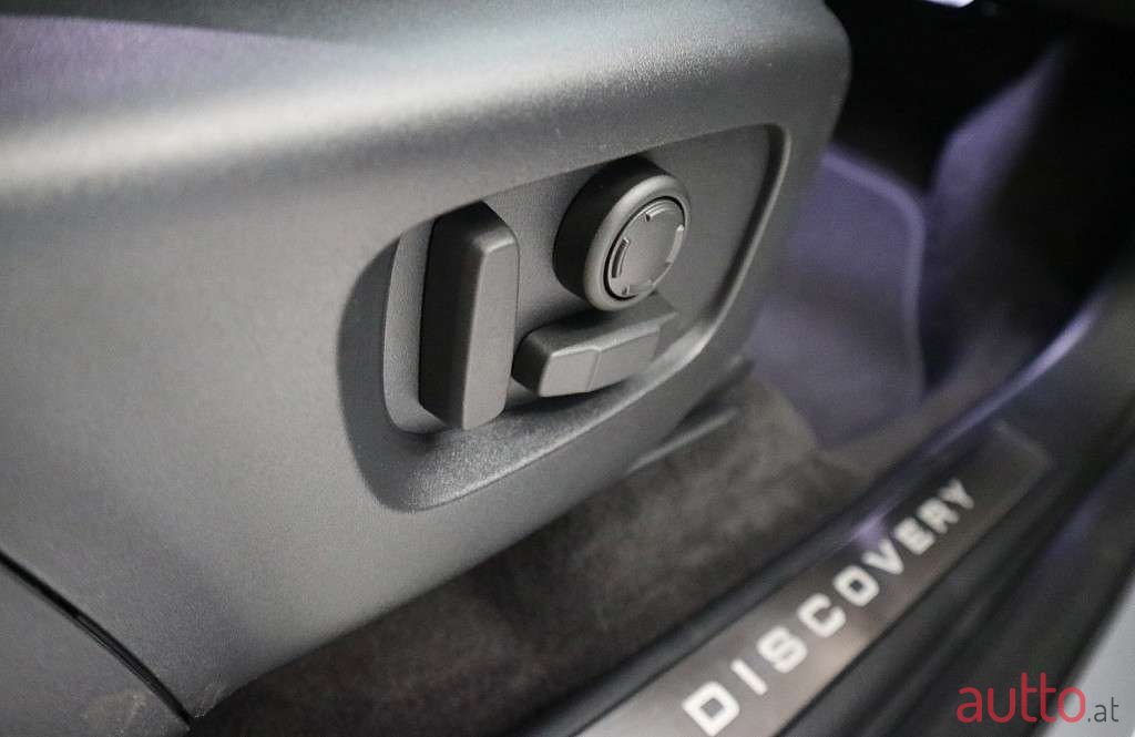 2023' Land Rover Discovery Sport photo #5