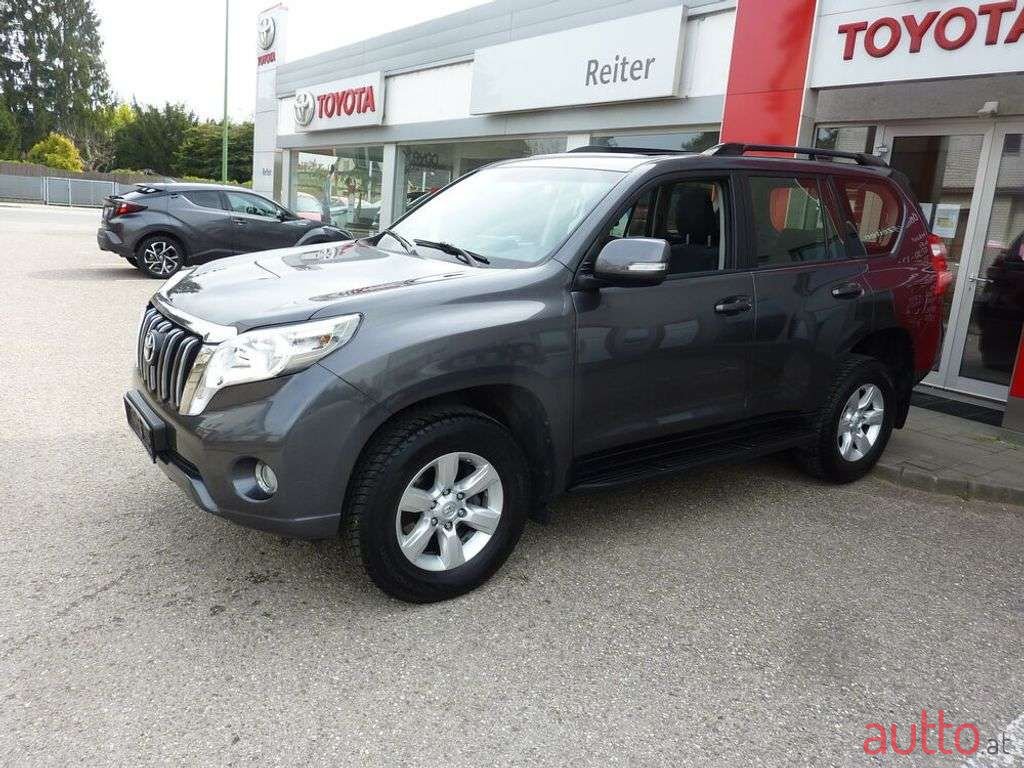 2016' Toyota Land Cruiser photo #2