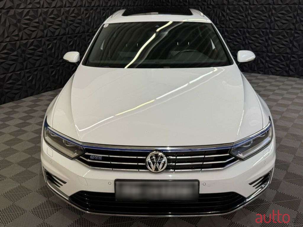 2017' Volkswagen Passat photo #3