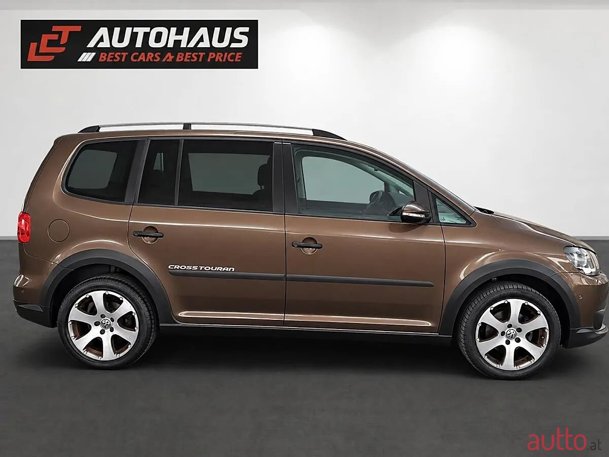 2012' Volkswagen Touran photo #5