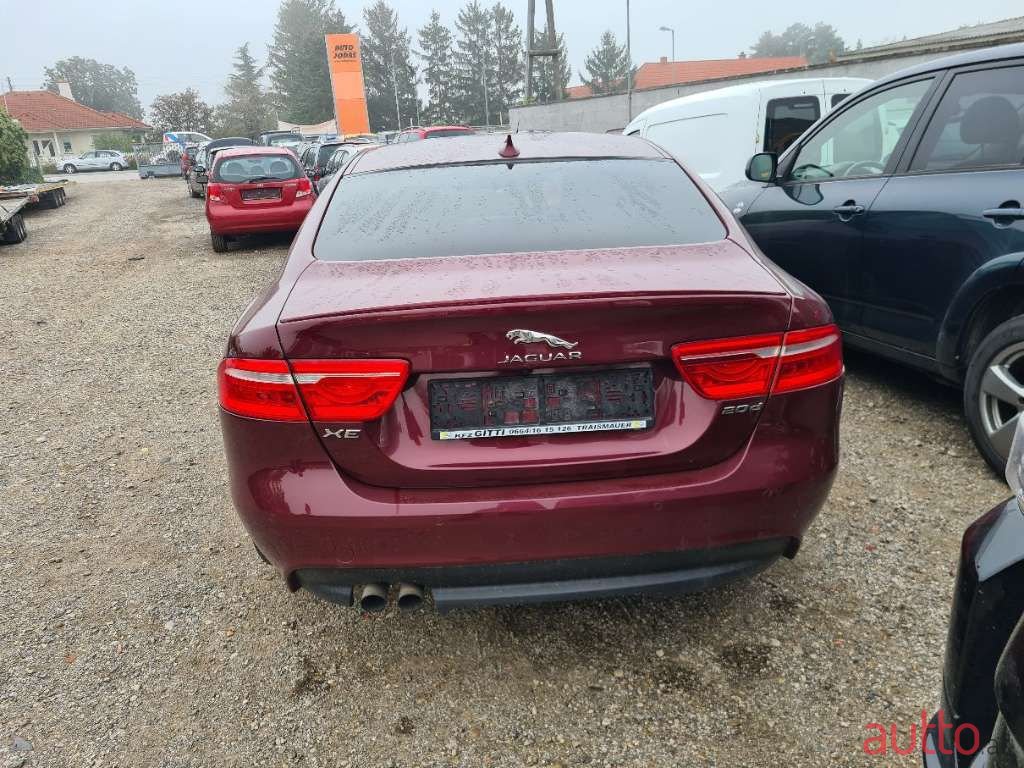 2016' Jaguar Xe photo #3