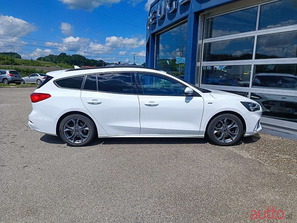 2020' Ford Focus photo #5