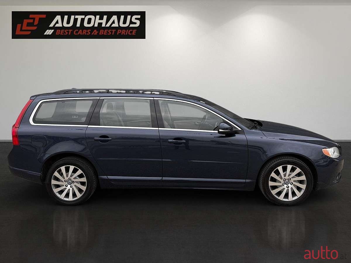 2012' Volvo V70 photo #6