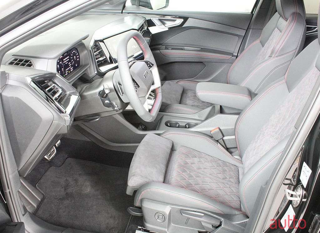 2023' Audi Q4 photo #5