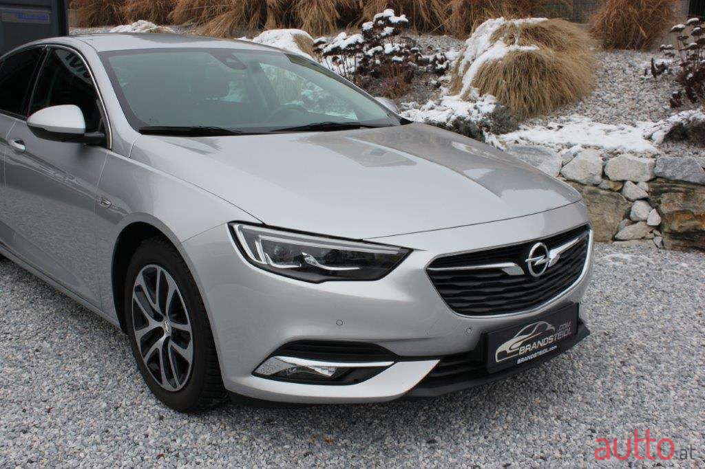 2018' Opel Insignia photo #3