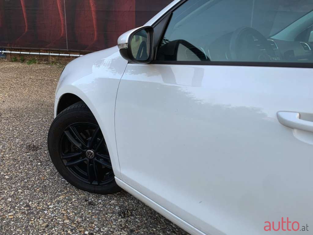 2010' Volkswagen Golf photo #3