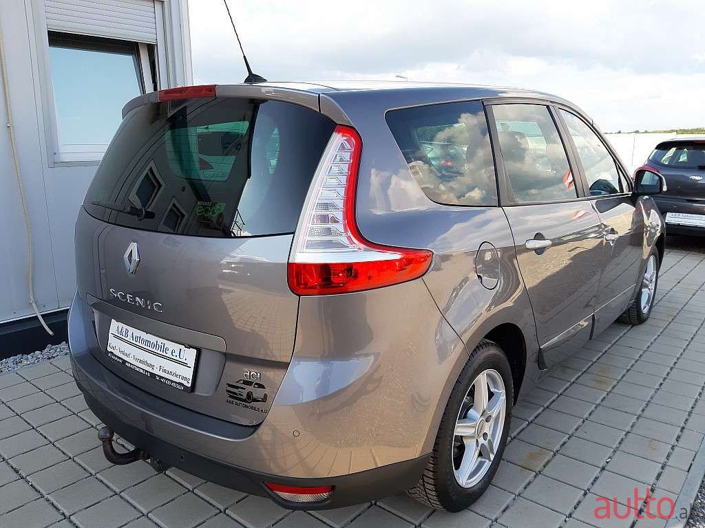 2011' Renault Grand Scenic photo #5