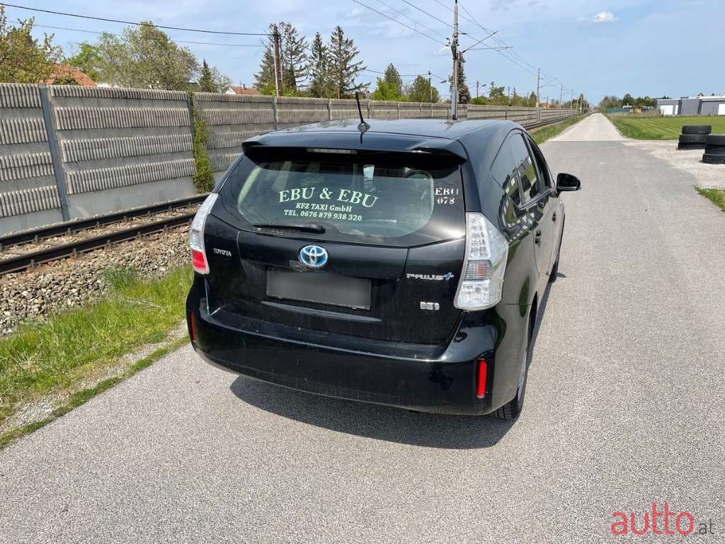 2013' Toyota Prius photo #5