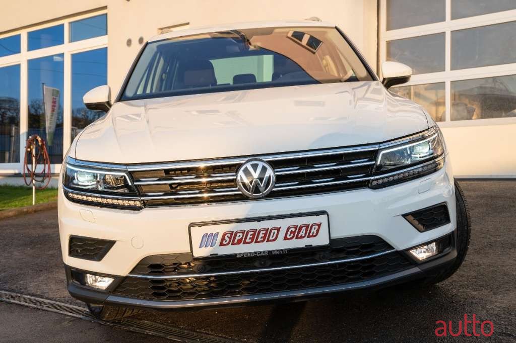 2020' Volkswagen Tiguan photo #2