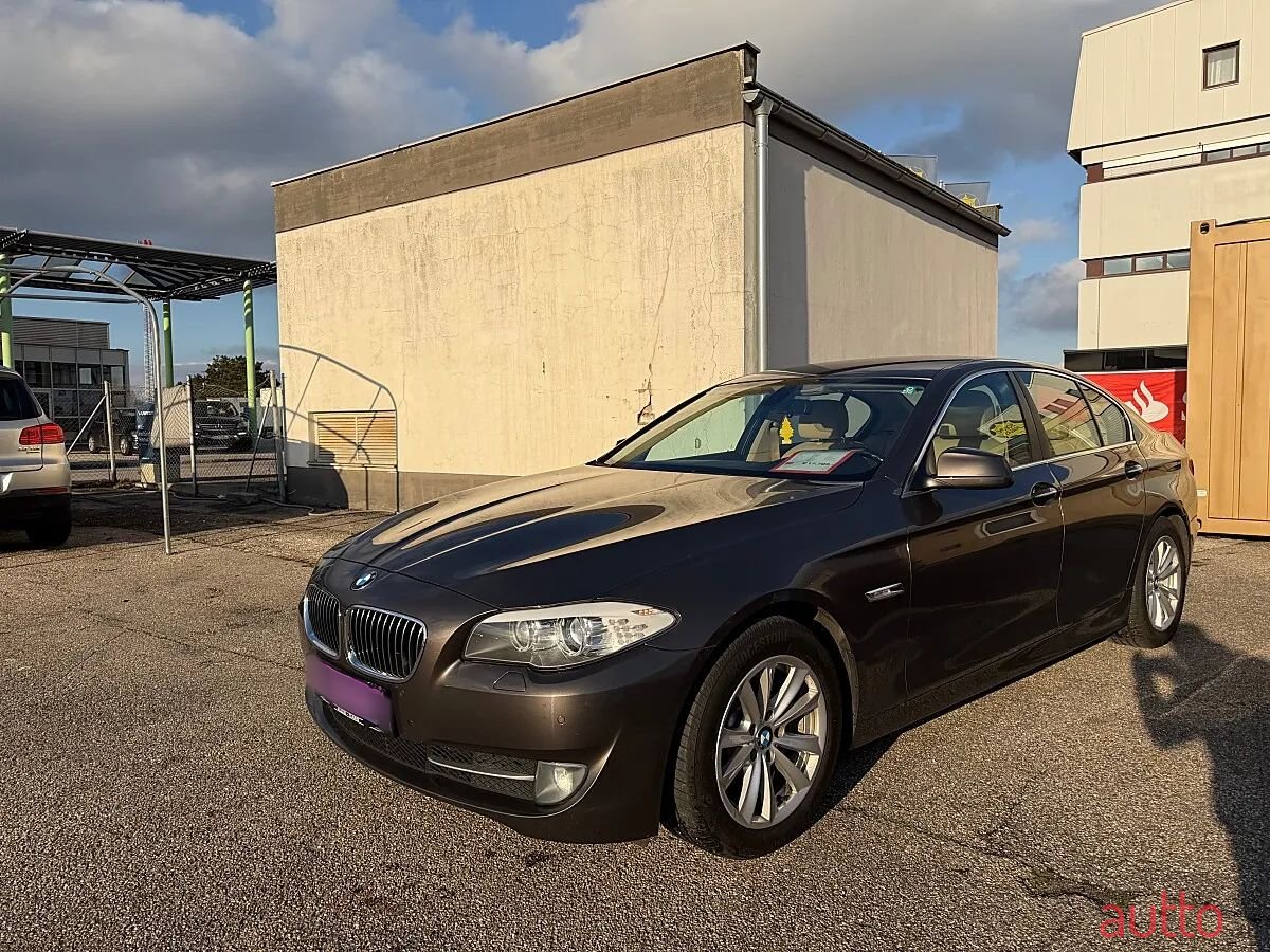 2011' BMW 5Er-Reihe photo #5