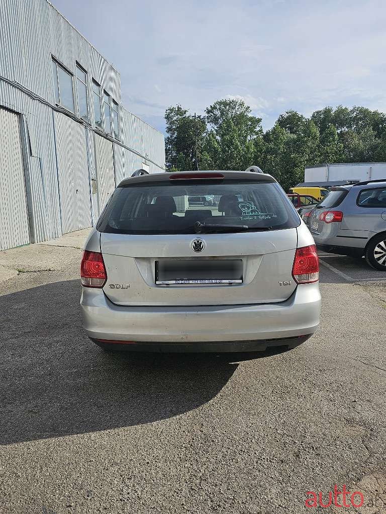 2009' Volkswagen Golf photo #4