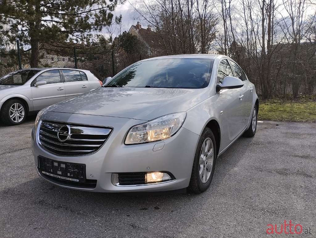 2011' Opel Insignia photo #1