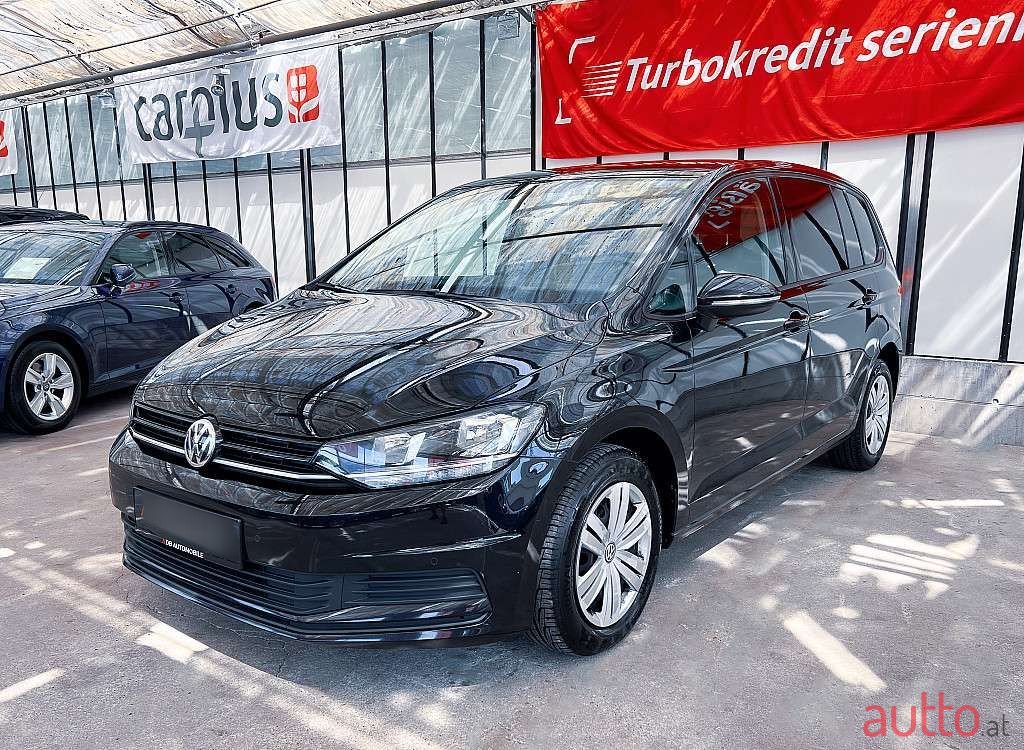 2019' Volkswagen Touran photo #1