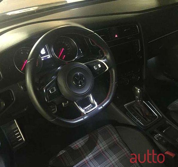 2015' Volkswagen Golf photo #3