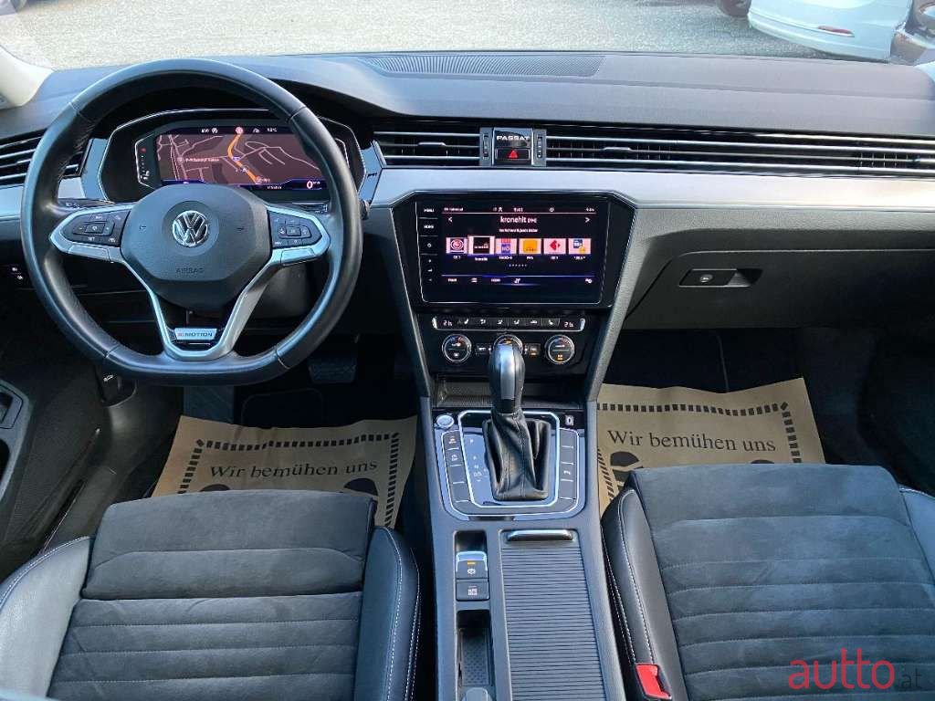 2019' Volkswagen Passat photo #5