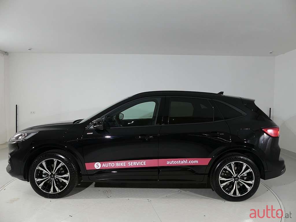 2023' Ford Kuga photo #2