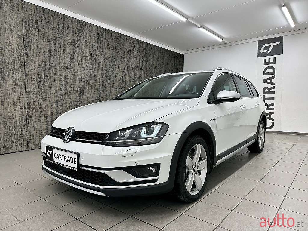 2017' Volkswagen Golf photo #2