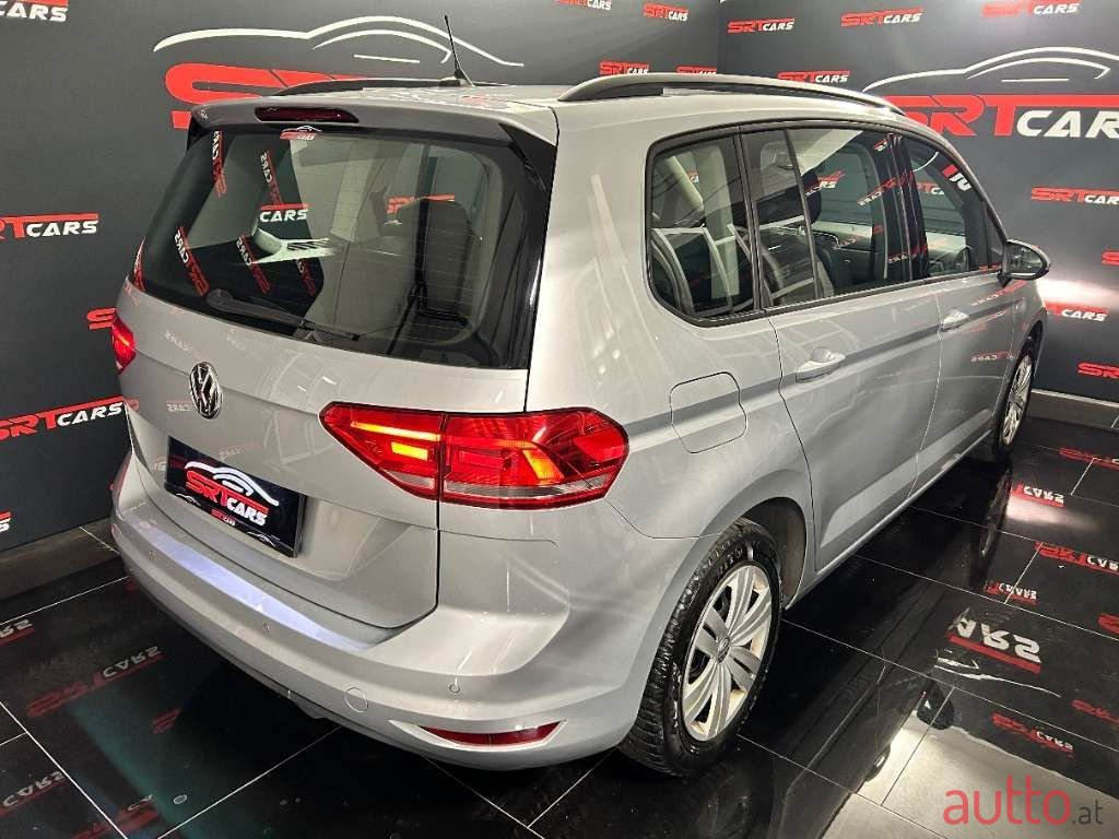 2019' Volkswagen Touran photo #3
