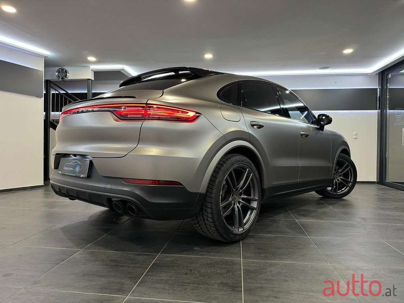 2019' Porsche Cayenne photo #2